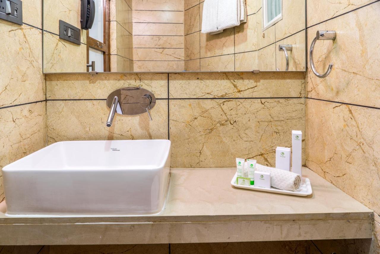 Super Inn Armoise Hotel Ahmedabad Bagian luar foto