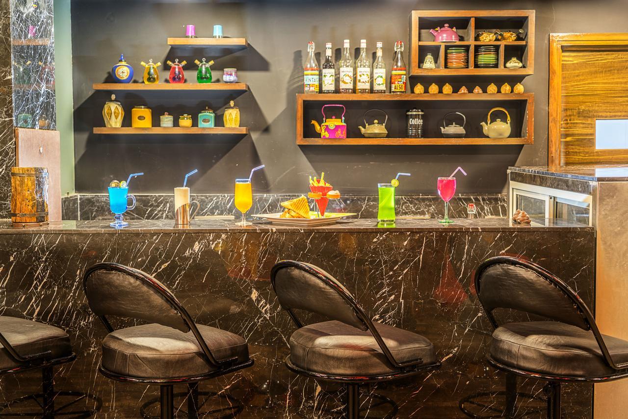 Super Inn Armoise Hotel Ahmedabad Bagian luar foto
