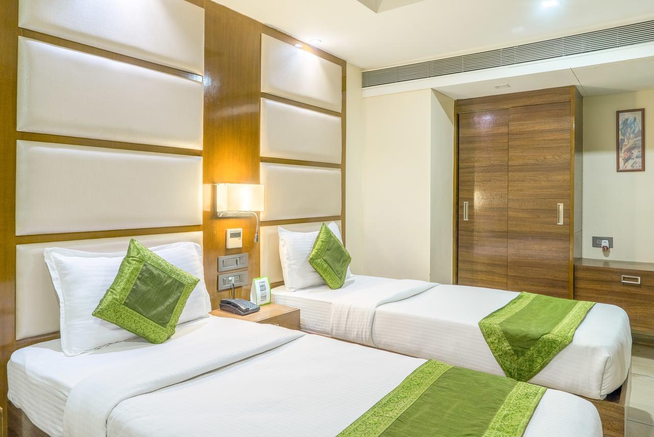 Super Inn Armoise Hotel Ahmedabad Bagian luar foto