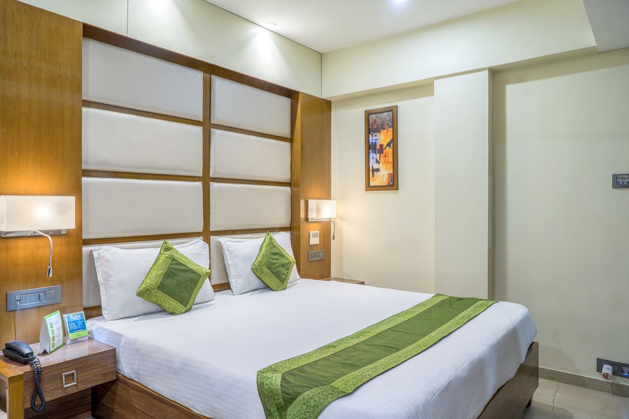 Super Inn Armoise Hotel Ahmedabad Bagian luar foto