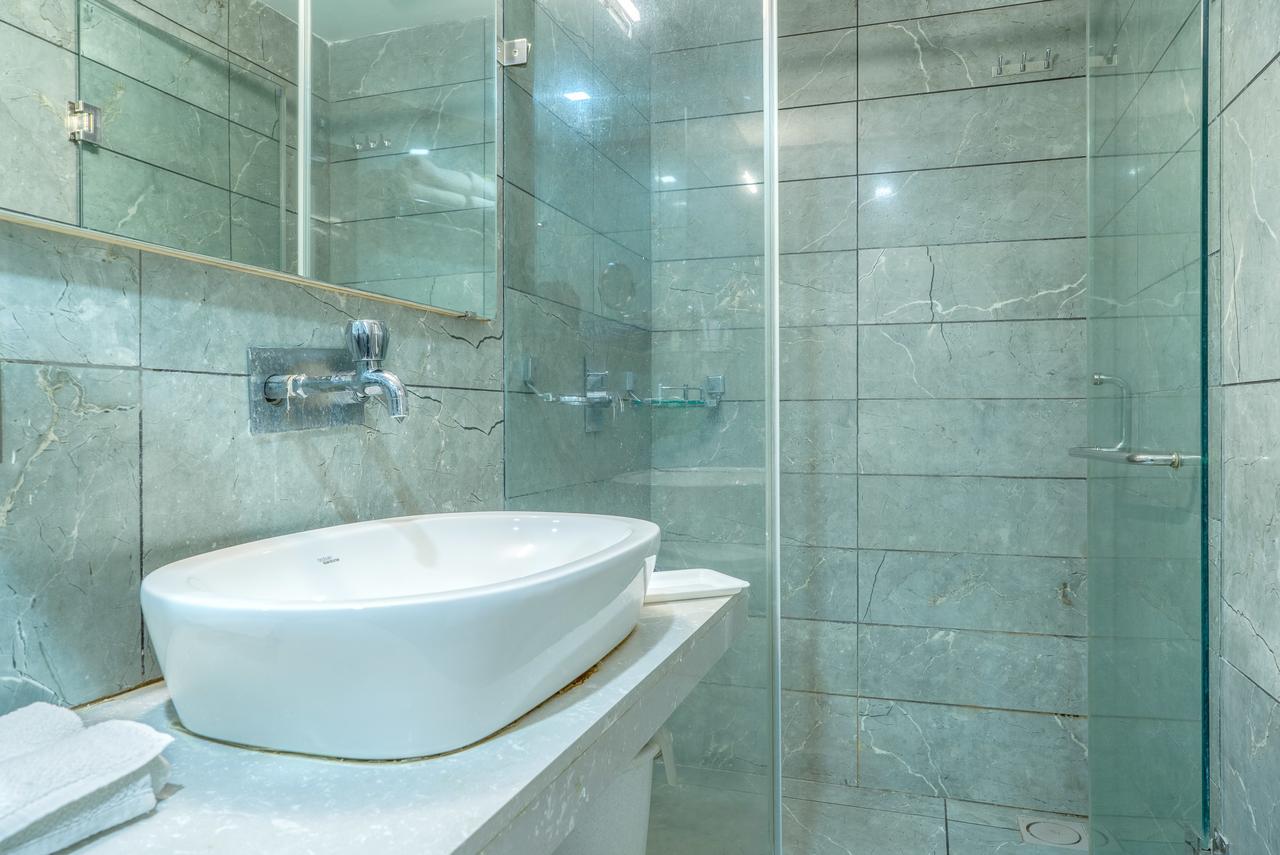 Super Inn Armoise Hotel Ahmedabad Bagian luar foto